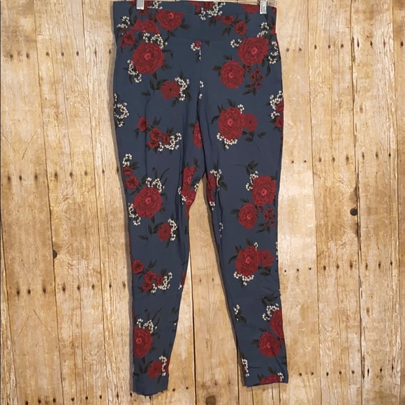 NWT Torrid Red Rose Premium Leggings - Picture 2 of 4